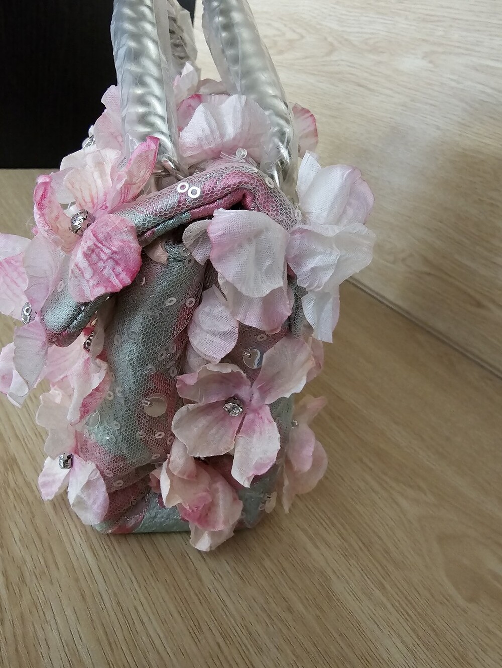 Kurt Geiger Mini Kensington Flower Bag. - Picture 6 of 12